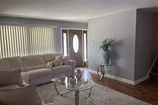 2716 Larkspur Ln, Hazel Crest, IL 60429 - Photo 3