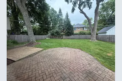 611 E Davis Street, Arlington Heights, IL 60005 - Photo 15