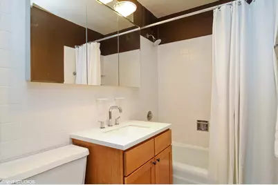 655 W Irving Park Road #1915, Chicago, IL 60613 - Photo 11