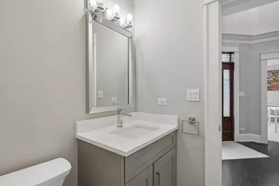 5054 W Berwyn Avenue, Chicago, IL 60630 - Photo 11