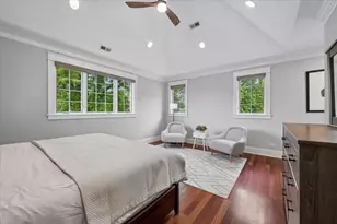 5054 W Berwyn Ave, Chicago, IL 60630 - Photo 13
