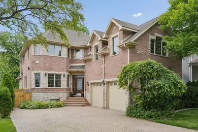 5054 W Berwyn Avenue, Chicago, IL 60630 - Photo 1