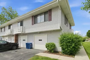 18 Dennis Ct, Schaumburg, IL 60193 - Photo 3