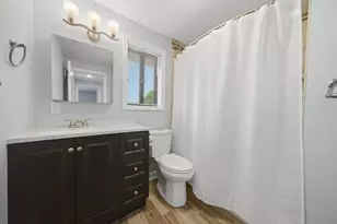 18 Dennis Ct, Schaumburg, IL 60193 - Photo 7