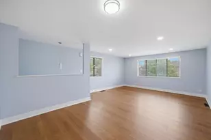 18 Dennis Ct, Schaumburg, IL 60193 - Photo 11