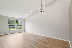 201 Bingham Cir, Mundelein, IL 60060 - Photo 11