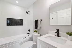 201 Bingham Cir, Mundelein, IL 60060 - Photo 15