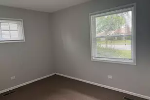 347 Tiverton Ln, Steger, IL 60475 - Photo 5