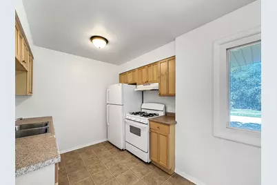 1342 S 14th Street #B2, Saint Charles, IL 60174 - Photo 7