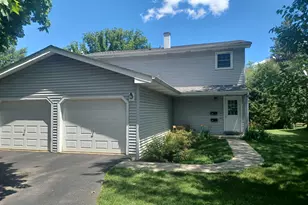 855857 Rhodes St, Woodstock, IL 60098 - Photo 3