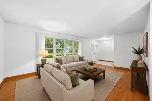 308 Chesapeake Ln, Bloomingdale, IL 60108 - Photo 3
