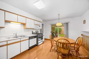 308 Chesapeake Ln, Bloomingdale, IL 60108 - Photo 9