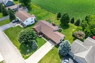 10205 Sharon Ln, Hebron, IL 60034 - Photo 3