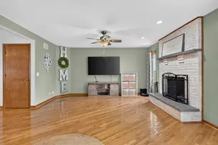 10205 Sharon Ln, Hebron, IL 60034 - Photo 9