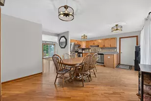 10205 Sharon Ln, Hebron, IL 60034 - Photo 5