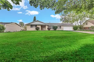 325 Wintree Ln, New Lenox, IL 60451 - Photo 1