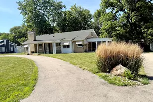 708 E Glover St, Ottawa, IL 61350 - Photo 1