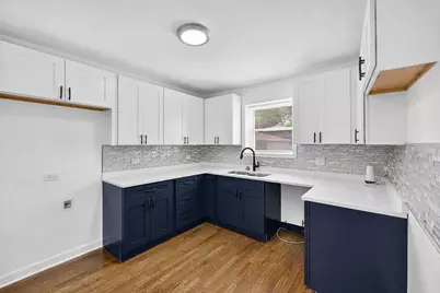 8218 S Yates Boulevard, Chicago, IL 60617 - Photo 7