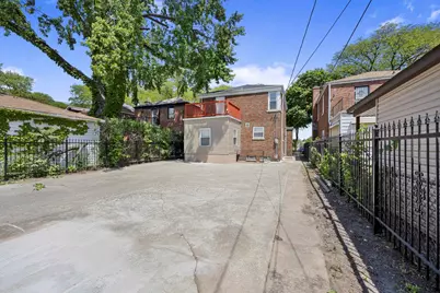 8218 S Yates Boulevard, Chicago, IL 60617 - Photo 19