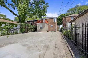 8218 S Yates Blvd, Chicago, IL 60617 - Photo 19