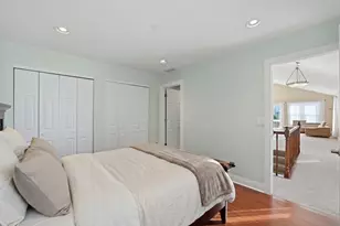 304 University Ln, Elk Grove Village, IL 60007 - Photo 25