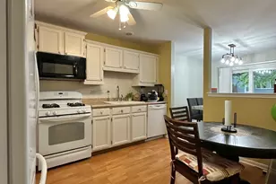 1346 Brunswick Ct, Elgin, IL 60120 - Photo 7