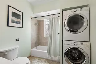 1473 W Foster Ave, Chicago, IL 60640 - Photo 11