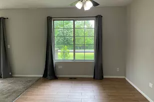 462 Village Creek Dr, Lake in the Hills, IL 60156 - Photo 5