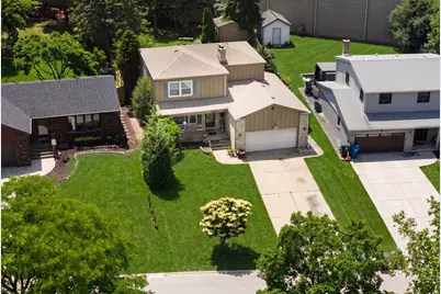 2950 Briarwood Drive W, Mount Prospect, IL 60056 - Photo 3