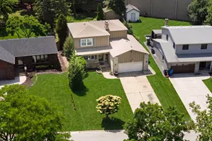 2950 Briarwood Dr W, Mount Prospect, IL 60056 - Photo 31