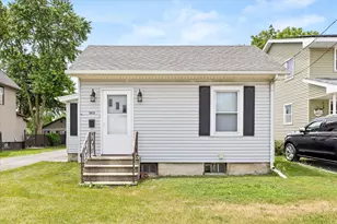 1913 Columbus St, Ottawa, IL 61350 - Photo 1