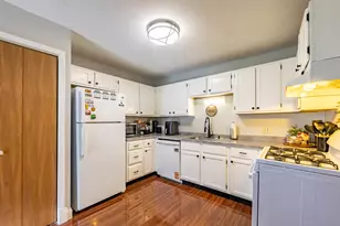 1083 Kane St, South Elgin, IL 60177 - Photo 9