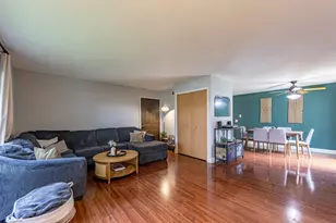 1083 Kane St, South Elgin, IL 60177 - Photo 3