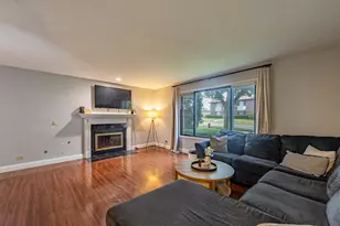1083 Kane St, South Elgin, IL 60177 - Photo 5