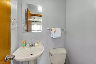 530 N 3rd Ave, Villa Park, IL 60181 - Photo 15