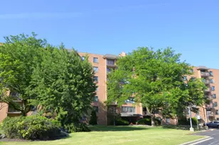 1747 W Crystal Ln, Mount Prospect, IL 60056 - Photo 1