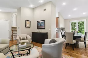 631 Thompson Blvd, Buffalo Grove, IL 60089 - Photo 5