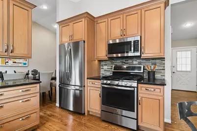 631 Thompson Boulevard, Buffalo Grove, IL 60089 - Photo 11