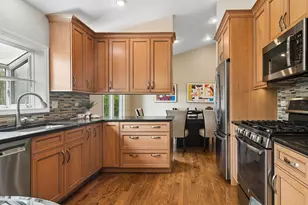 631 Thompson Blvd, Buffalo Grove, IL 60089 - Photo 9