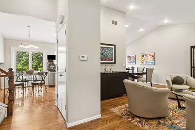 631 Thompson Boulevard, Buffalo Grove, IL 60089 - Photo 3