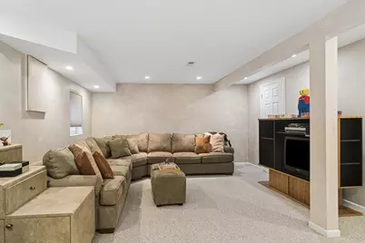 631 Thompson Boulevard, Buffalo Grove, IL 60089 - Photo 23