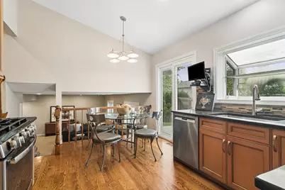 631 Thompson Boulevard, Buffalo Grove, IL 60089 - Photo 7