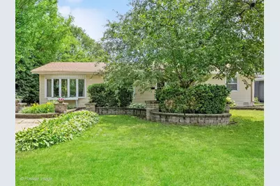 324 Shawnee Drive, Carol Stream, IL 60188 - Photo 1