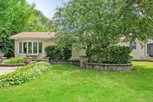324 Shawnee Dr, Carol Stream, IL 60188 - Photo 1