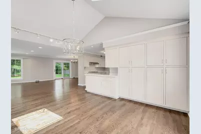 521 Pamela Circle, Hinsdale, IL 60521 - Photo 9
