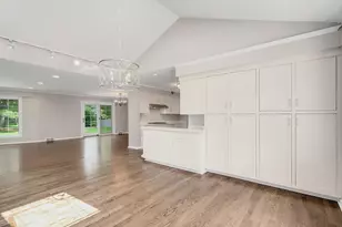 521 Pamela Cir, Hinsdale, IL 60521 - Photo 9