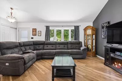 124 S Glenbrook Trail, McHenry, IL 60050 - Photo 5