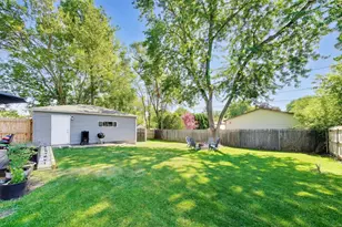 448 N Pershing Ave, Mundelein, IL 60060 - Photo 13