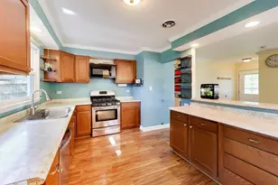 448 N Pershing Ave, Mundelein, IL 60060 - Photo 5