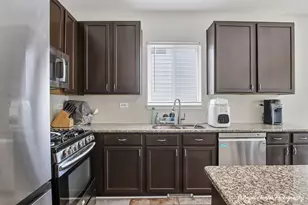 422 W Savoy Dr, Round Lake, IL 60073 - Photo 11